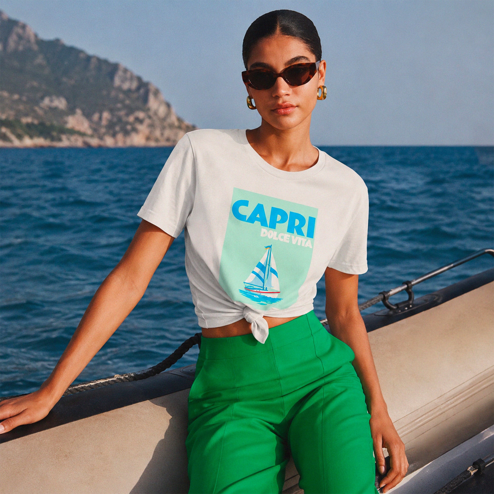 Look estival chic avec tshirt Capri et pantalon vert