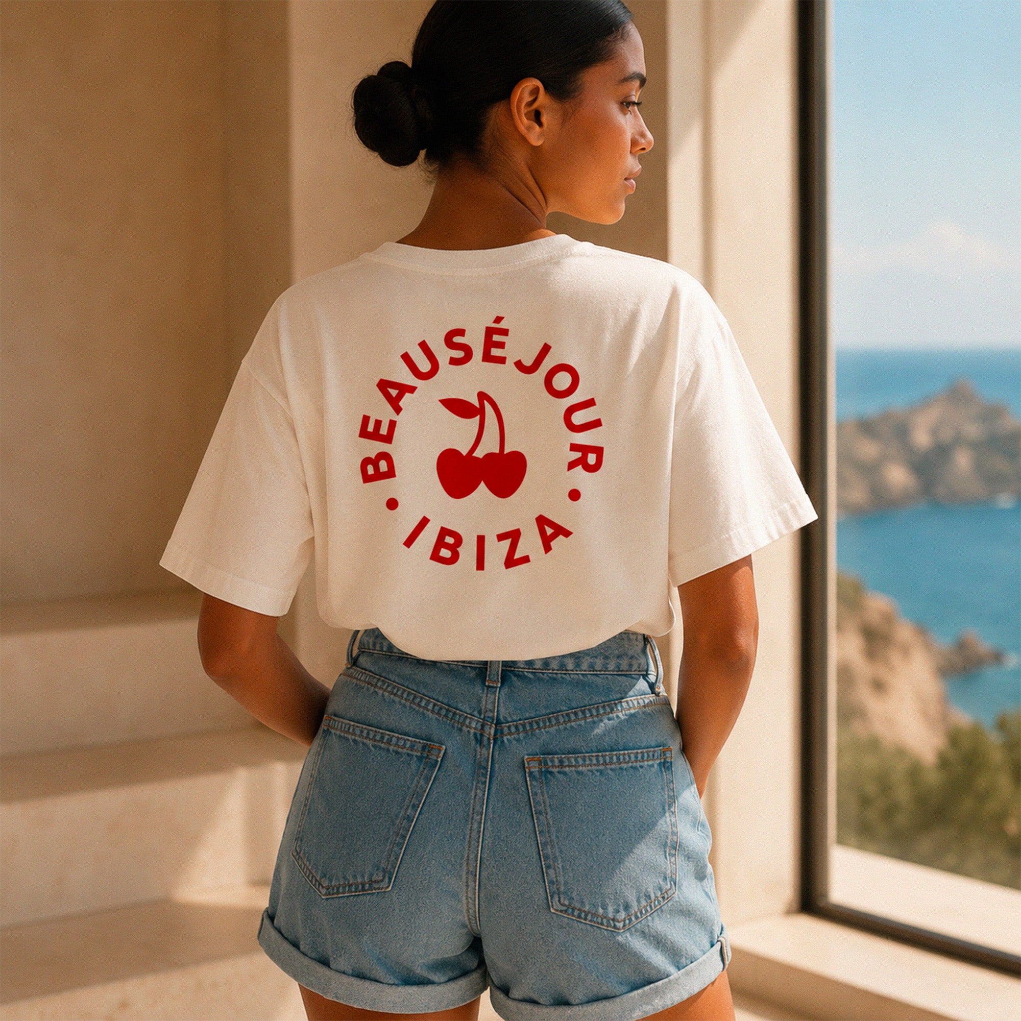Tshirt blanc femme Beausejour Ibiza cercle avec imprime rouge et coupe oversize