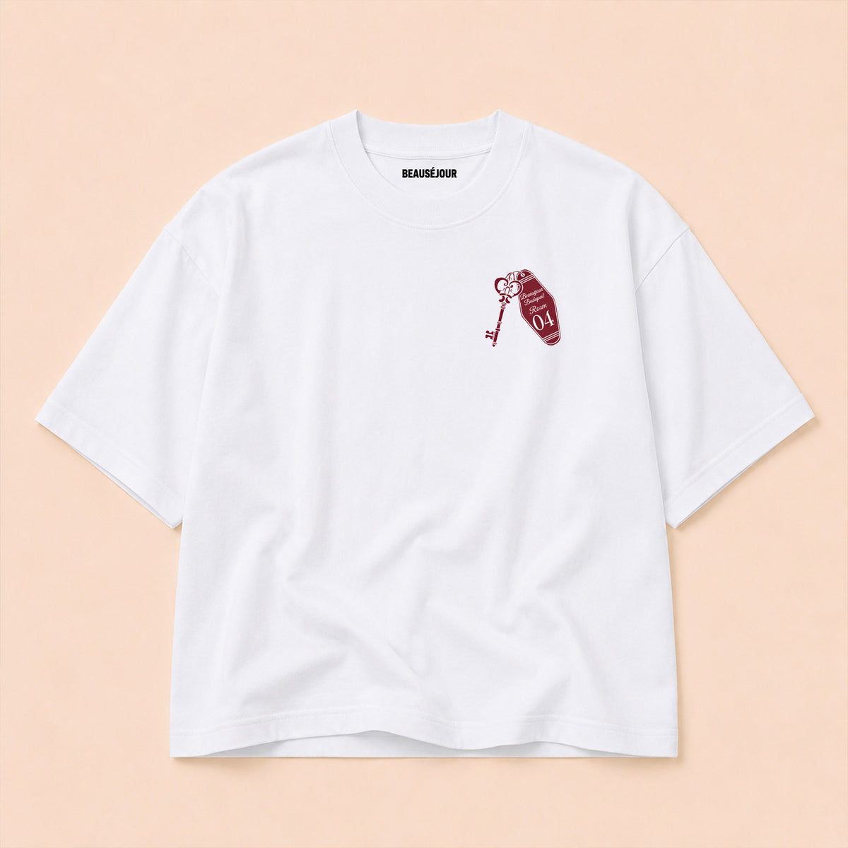 T-shirt boxy Budapest Room 04 Beauséjour Orient Express, coloris blanc, jersey coton épais 200 g/m², illustration exclusive clé d'hôtel vintage Budapest Room 04, look complet.