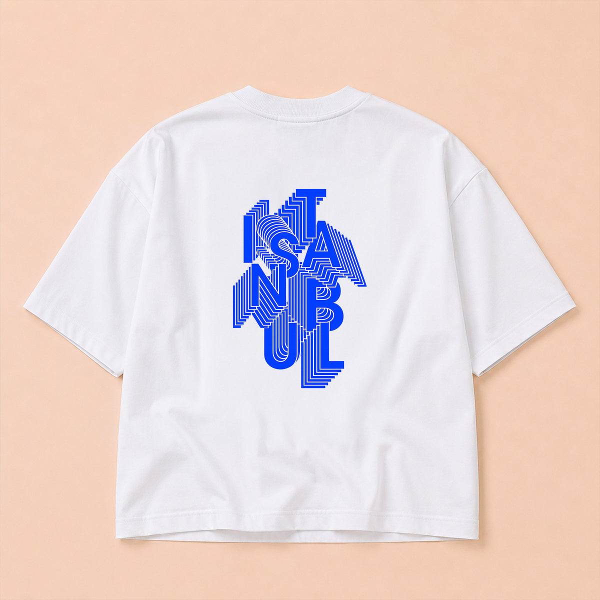 T-shirt boxy Istanbul Beauséjour Orient Express, coloris blanc, coton premium épais 200 g/m², marquage cœur bleu Istanbul et grand visuel graphique au dos inspiré du Bosphore, packshot vue de dos.