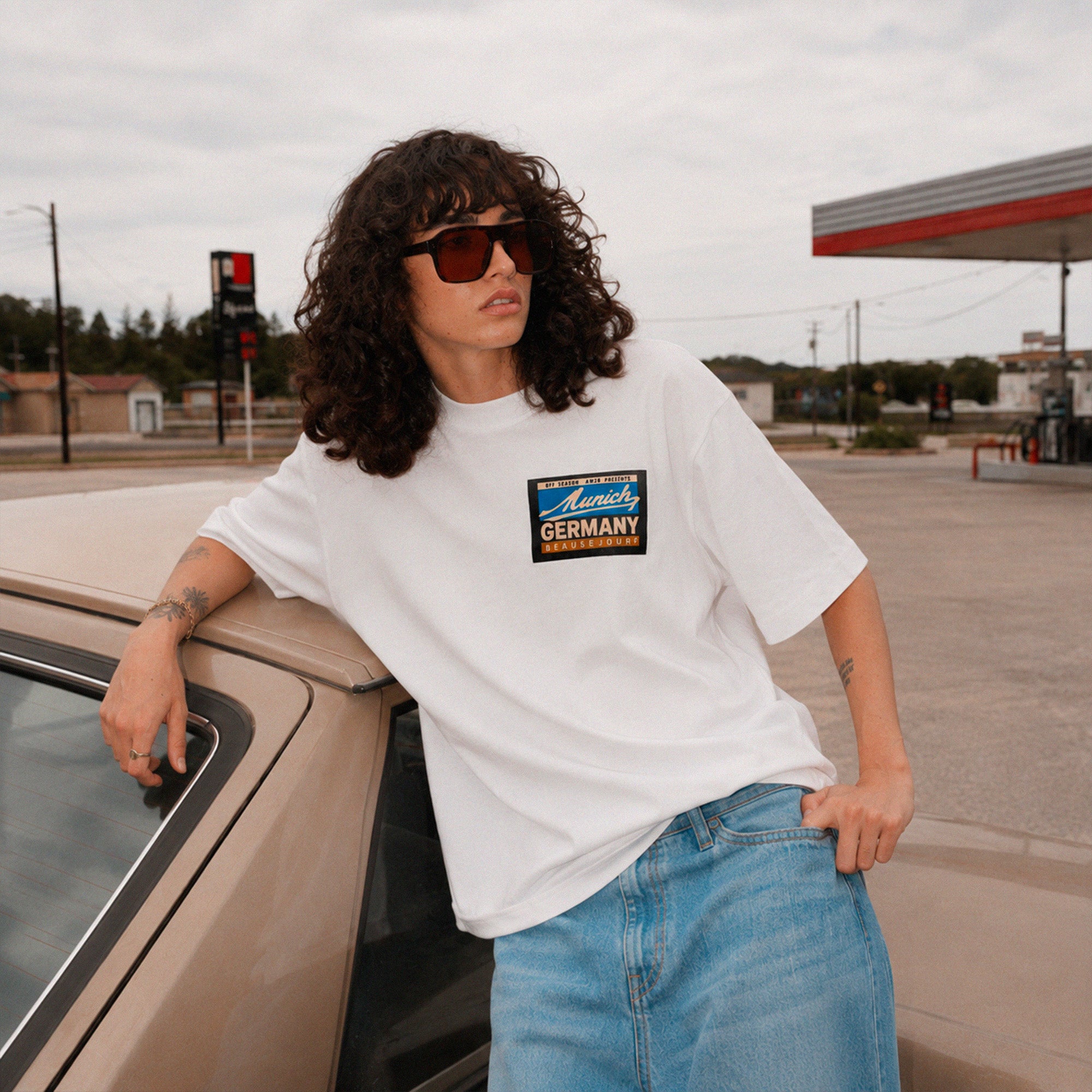 T-Shirt Boxy Off Season Munich Beauséjour® coloris blanc femme, coupe boxy oversize, vue de face.