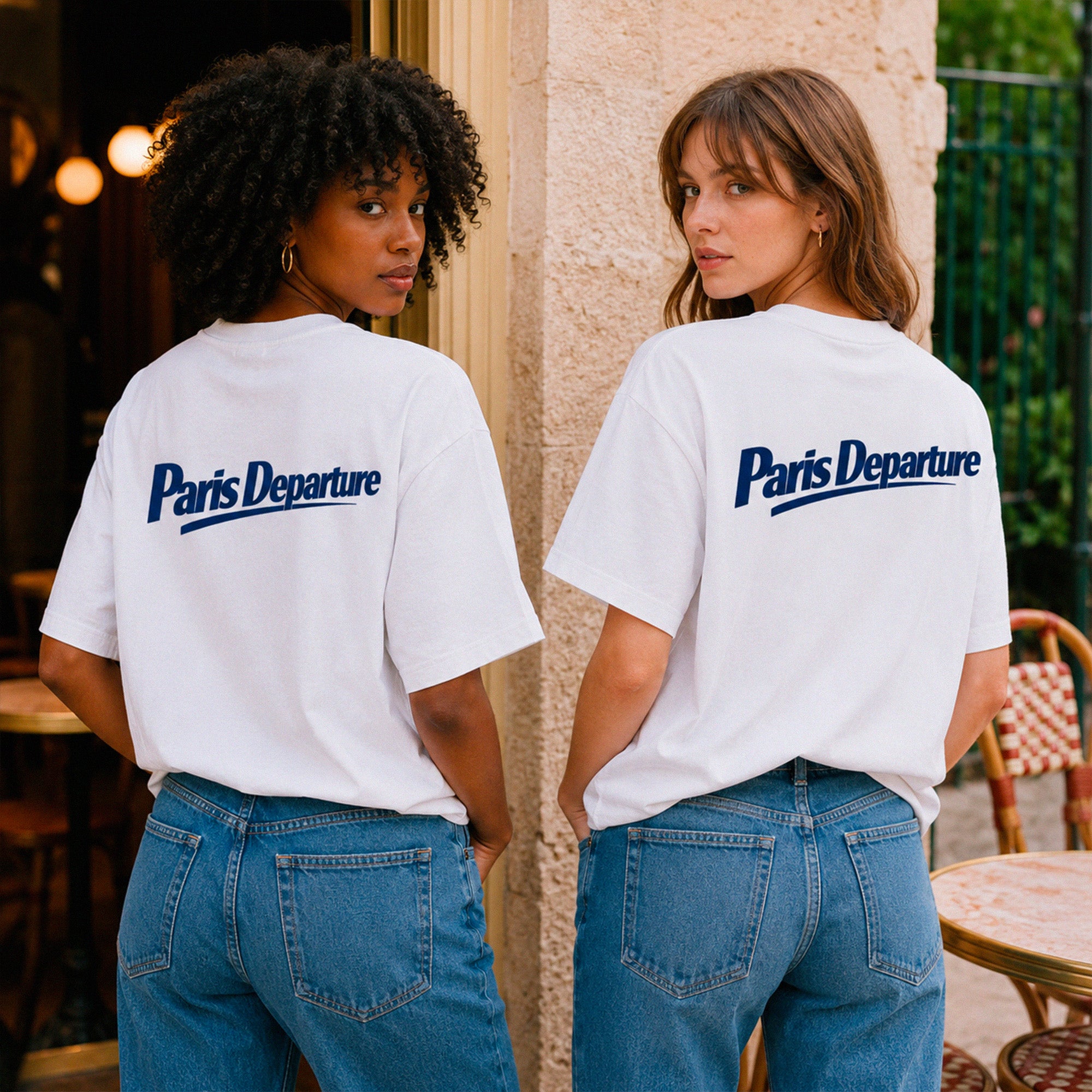 T-shirt boxy Paris Departure Beauséjour Orient Express, coloris blanc, jersey 200 g/m² 100% coton biologique, imprimé Paris Departure côté cœur et logo dos façon billet de train, vue de face.