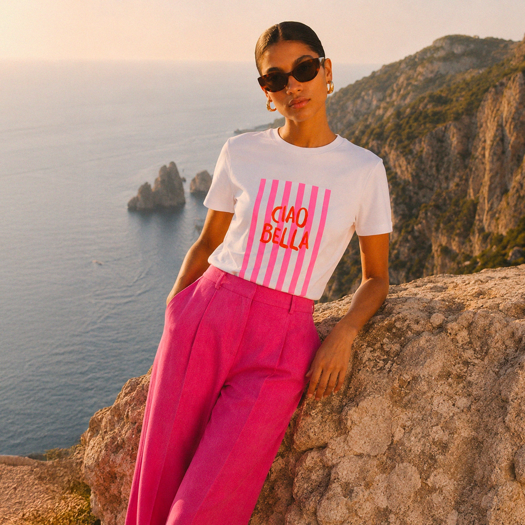 Tshirt blanc femme avec imprime Ciao Bella rose inspire des vacances mediterraneennes