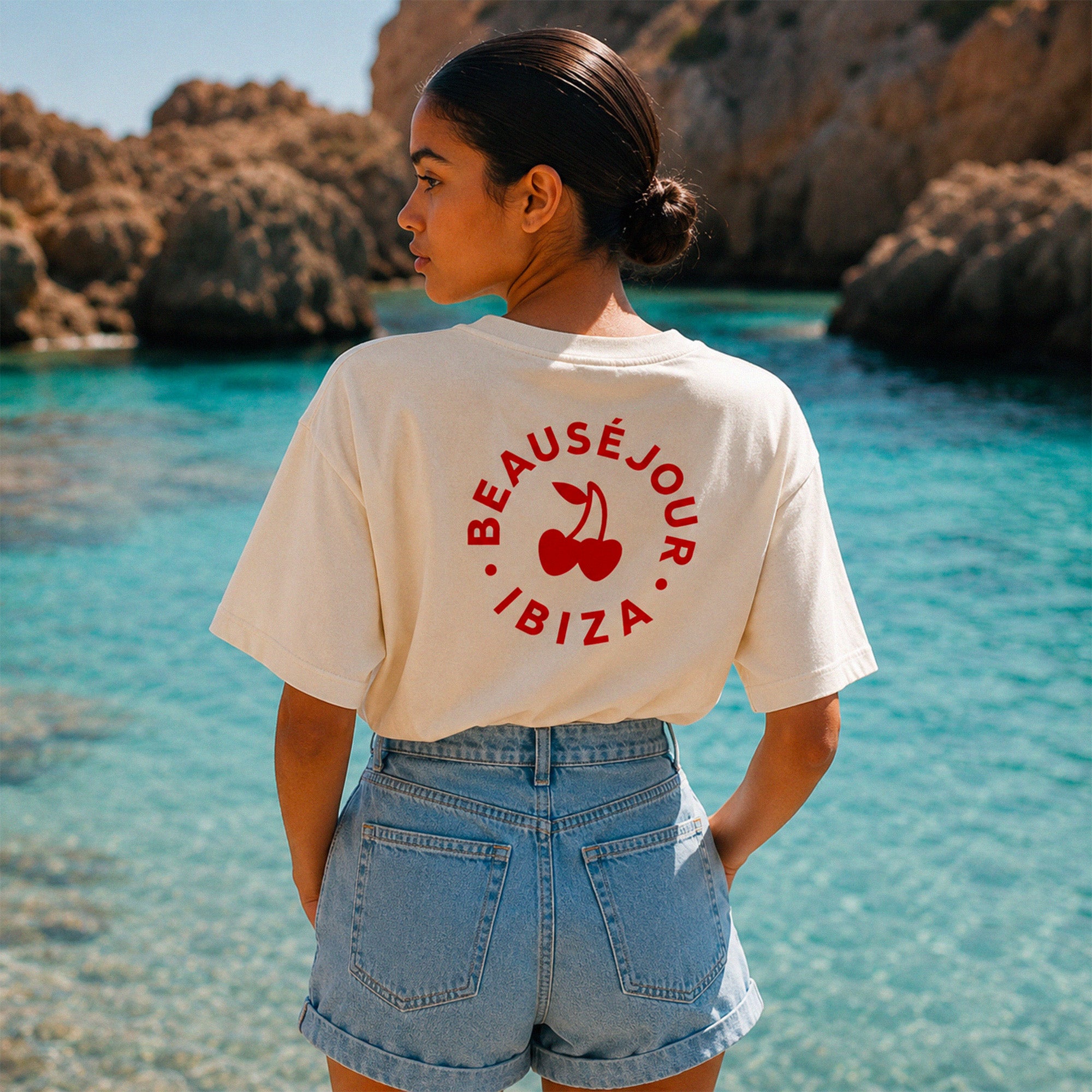 Vue dos du tshirt creme Beausejour Ibiza cercle avec imprime rouge et cerises