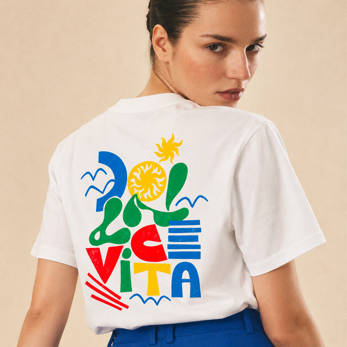 T-shirt blanc femme Dolce Vita coloré Beauséjour, inspiration côte amalfitaine.